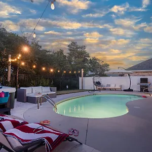 Heated Pool And Golf Cart, Walk To Beach! Deal! Holiday home